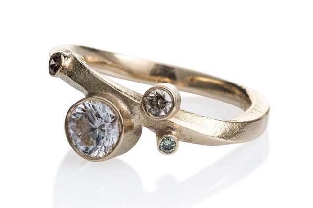 Kaprifol Ring Gold Diamonds